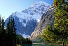 半岛体育官网：[图]詹姆斯空砍26+7+11错失绝平三分 惜败黄蜂.